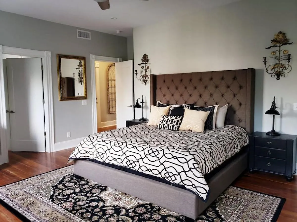 Holiday home Newly Renovated 4 Bed 3 Bath And 2 Parking Spots Villa Savannah United States