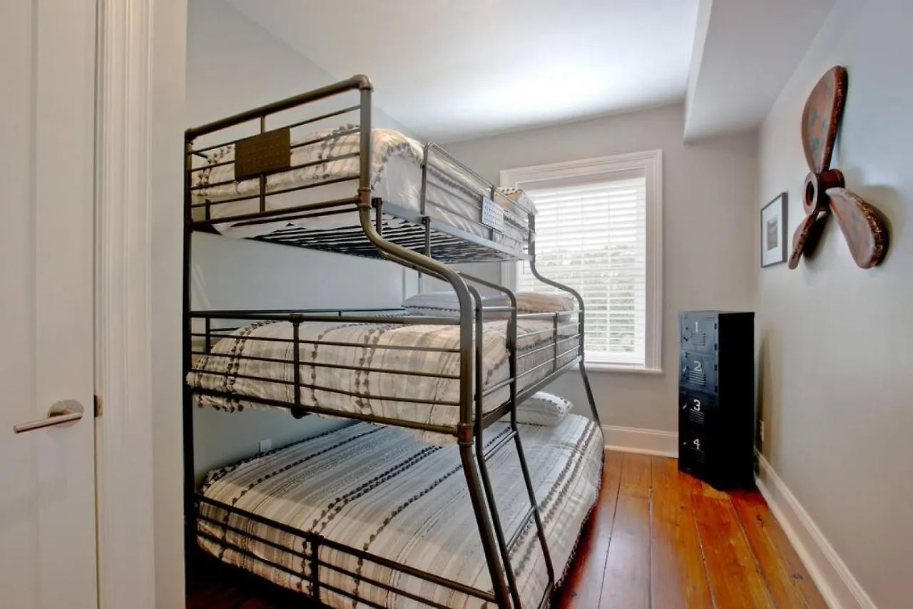 Newly Renovated 4 Bed 3 Bath And 2 Parking Spots Villa Savannah 0*,