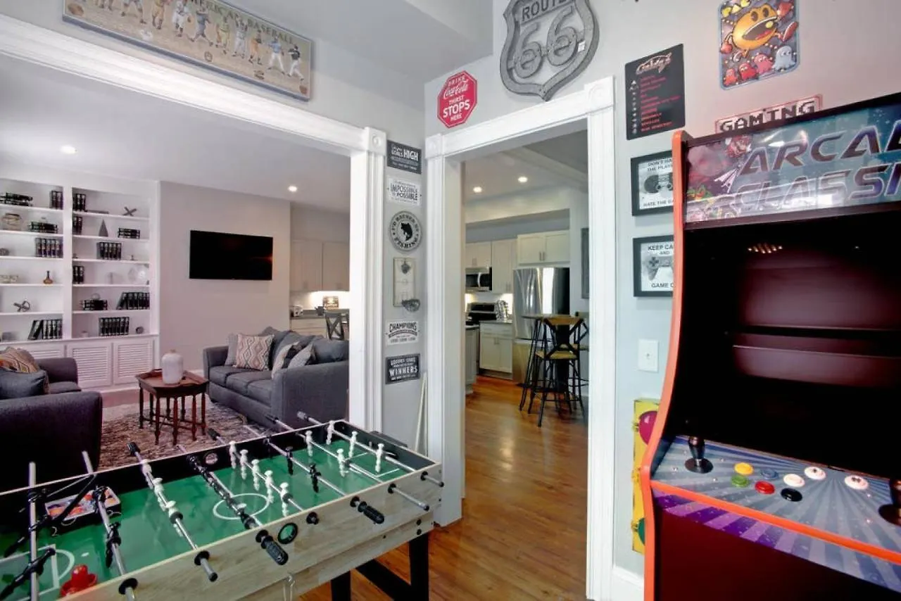Newly Renovated 4 Bed 3 Bath And 2 Parking Spots Villa Savannah Holiday home