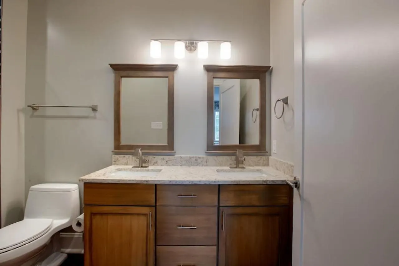 Newly Renovated 4 Bed 3 Bath And 2 Parking Spots Villa Savannah United States