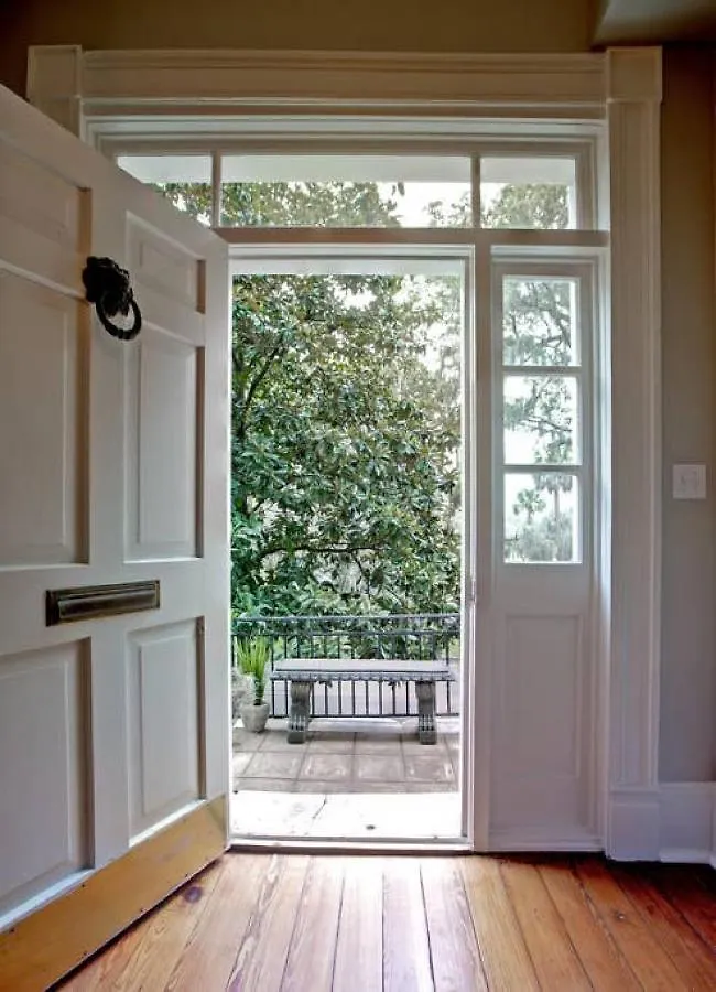 Newly Renovated 4 Bed 3 Bath And 2 Parking Spots Villa Savannah