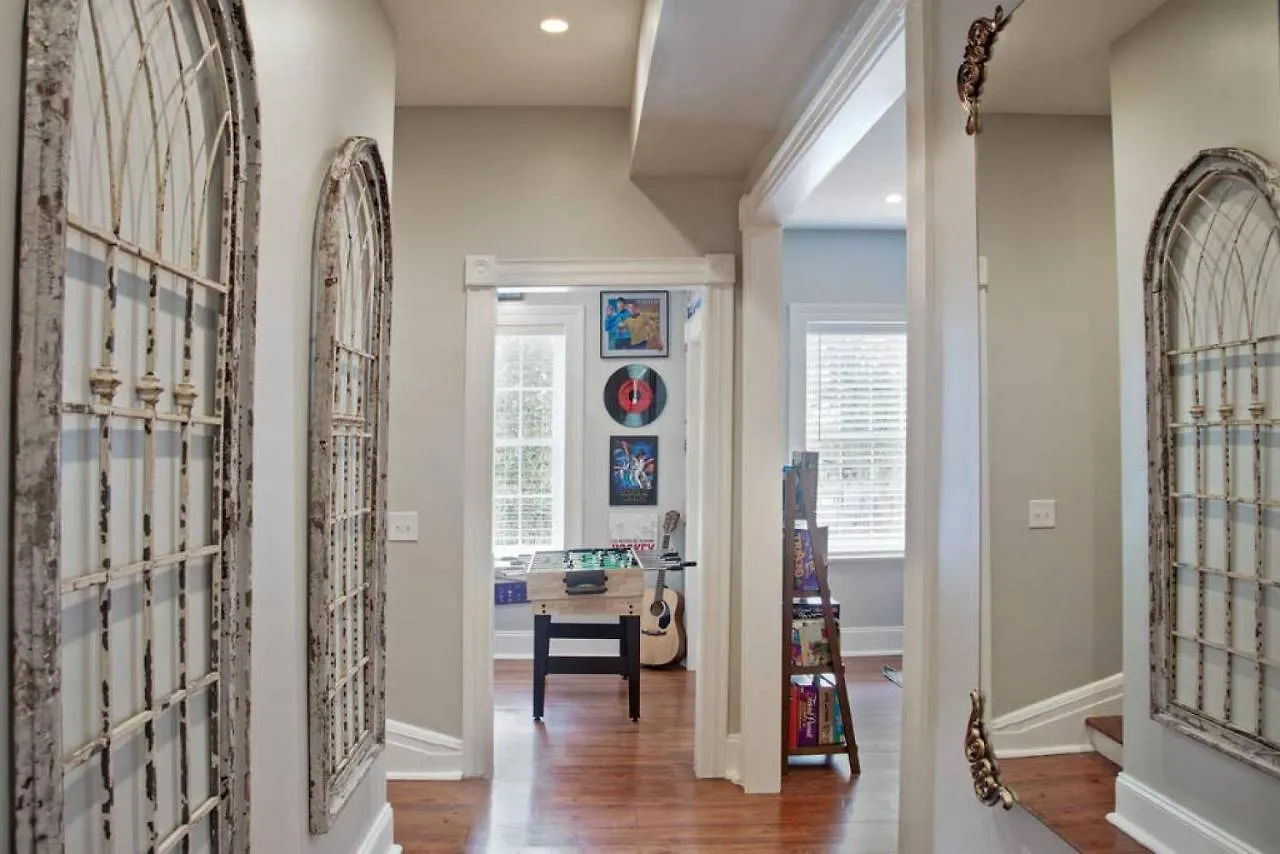 Newly Renovated 4 Bed 3 Bath And 2 Parking Spots Villa Savannah United States