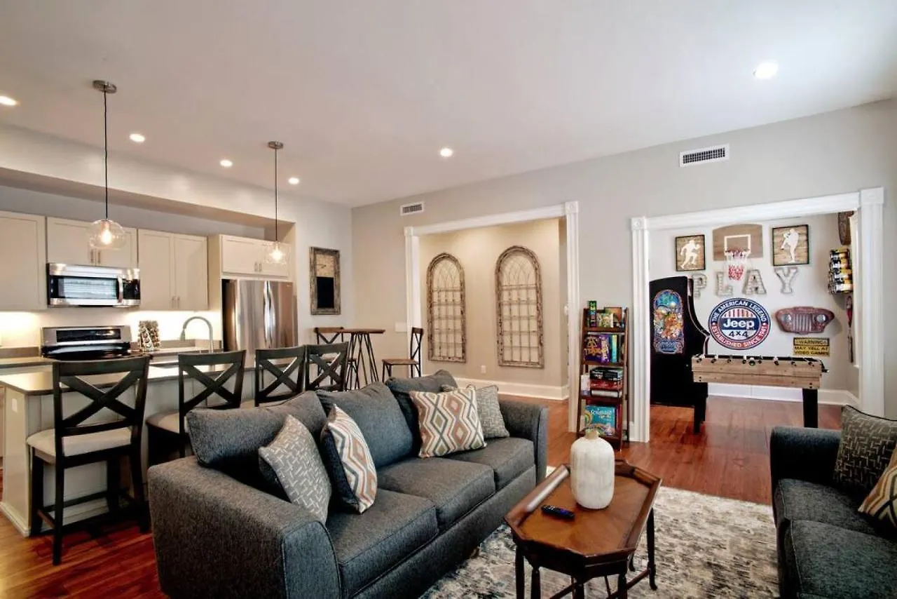 Newly Renovated 4 Bed 3 Bath And 2 Parking Spots Villa Savannah Holiday home