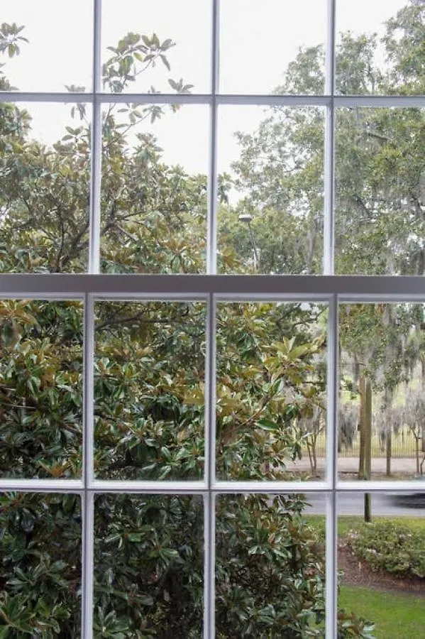 Newly Renovated 4 Bed 3 Bath And 2 Parking Spots Villa Savannah