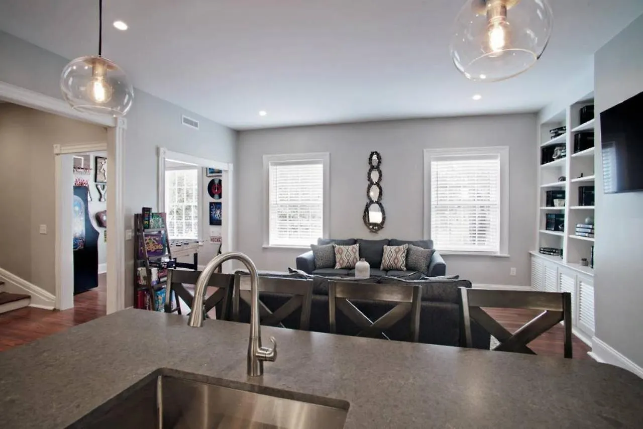 Holiday home Newly Renovated 4 Bed 3 Bath And 2 Parking Spots Villa Savannah United States