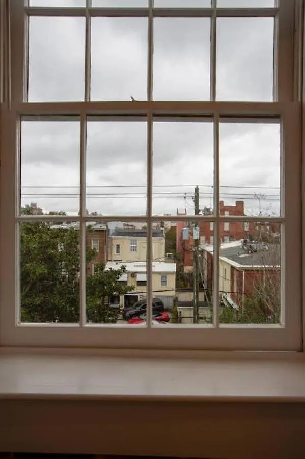 Newly Renovated 4 Bed 3 Bath And 2 Parking Spots Villa Savannah 0*,