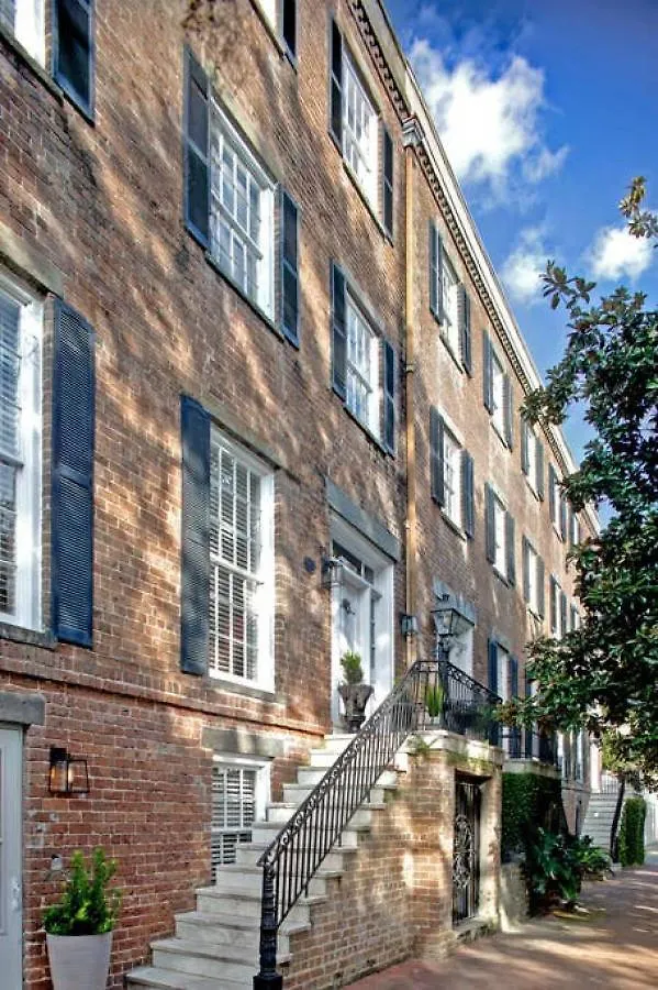 Newly Renovated 4 Bed 3 Bath And 2 Parking Spots Villa Savannah Holiday home