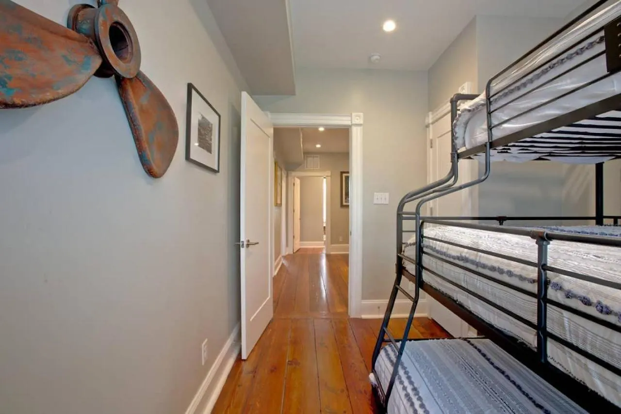 Newly Renovated 4 Bed 3 Bath And 2 Parking Spots Villa Savannah 0*,  United States