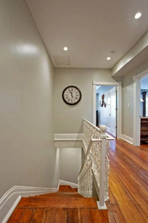 Newly Renovated 4 Bed 3 Bath And 2 Parking Spots Villa Savannah